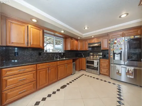236 S 5th Avenue Cornelius OR 97113