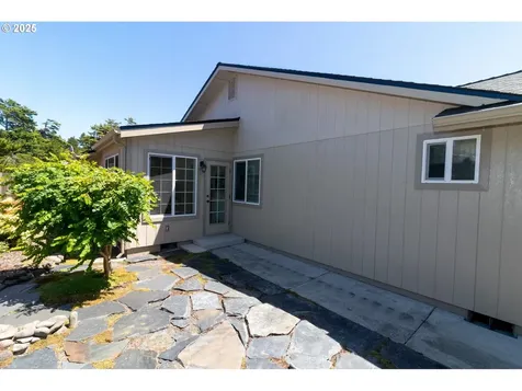 47 Park Village Drive Florence OR 97439