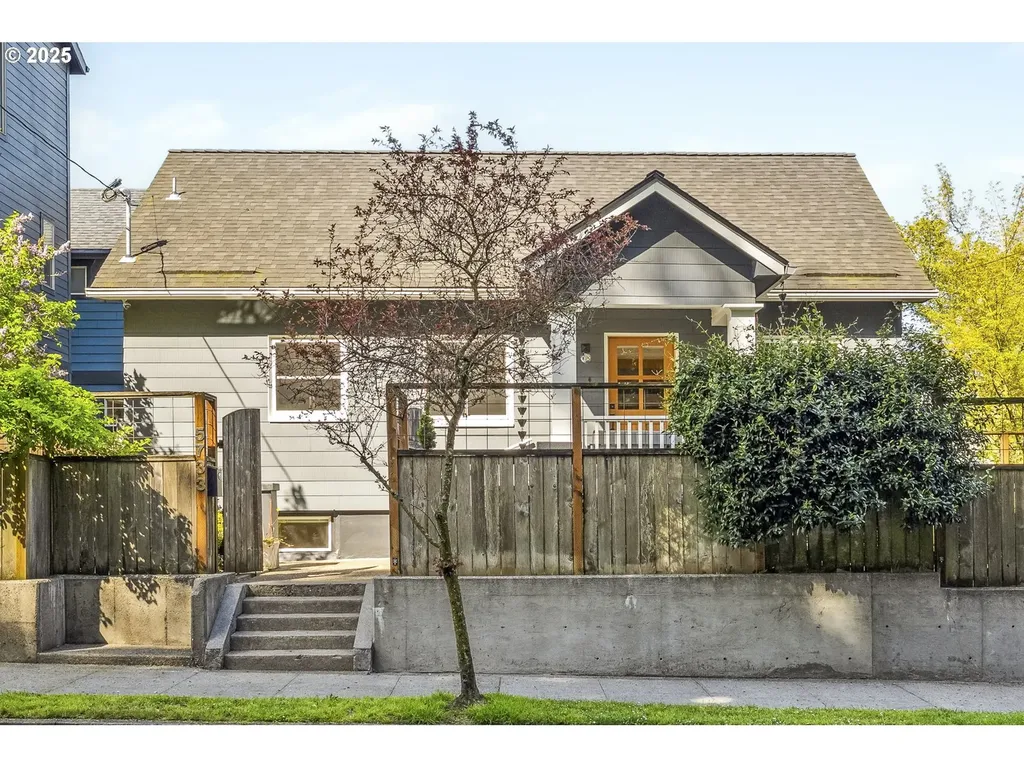 5733 NE 19th Avenue Portland OR 97211