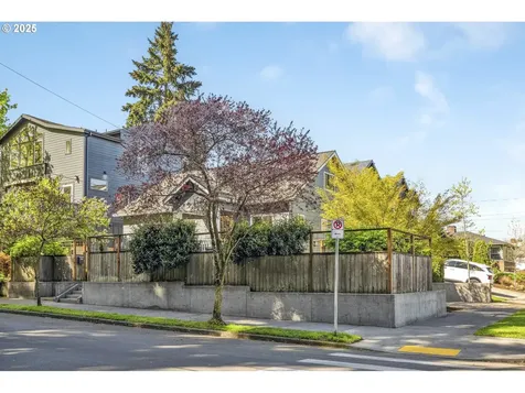 5733 NE 19th Avenue Portland OR 97211