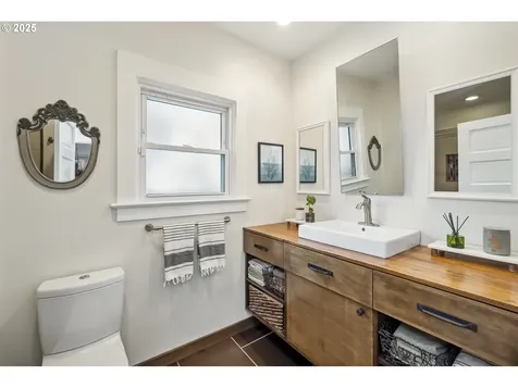 5733 NE 19th Avenue Portland OR 97211