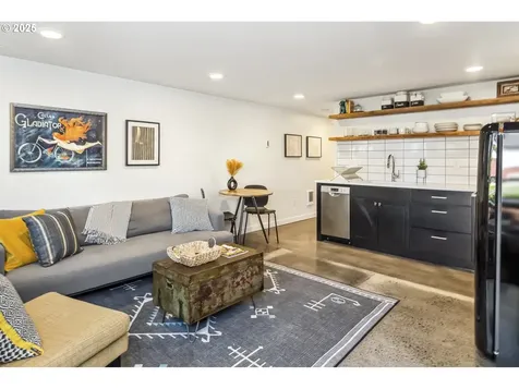 5733 NE 19th Avenue Portland OR 97211