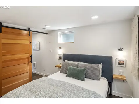 5733 NE 19th Avenue Portland OR 97211