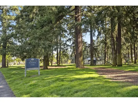 5733 NE 19th Avenue Portland OR 97211