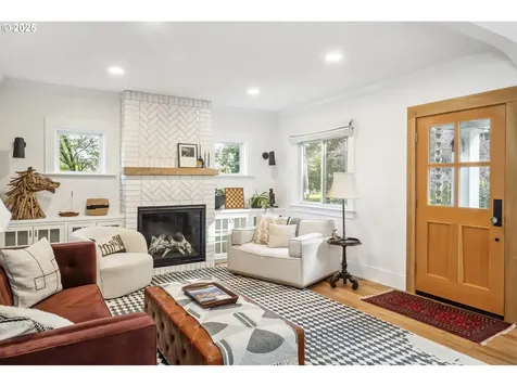 5733 NE 19th Avenue Portland OR 97211