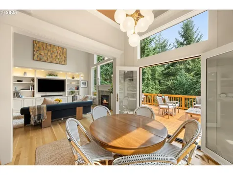 6786 SW Canyon Drive Portland OR 97225