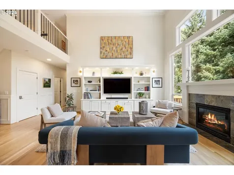 6786 SW Canyon Drive Portland OR 97225