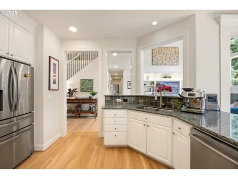 6786 SW Canyon Drive Portland OR 97225