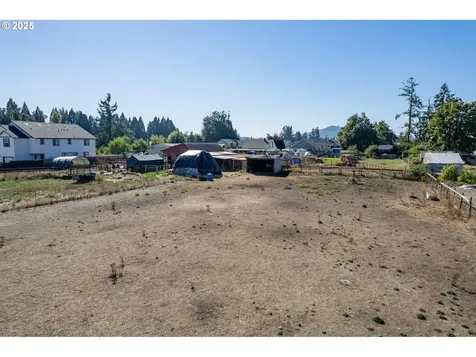 945 S 43rd Street Springfield OR 97478