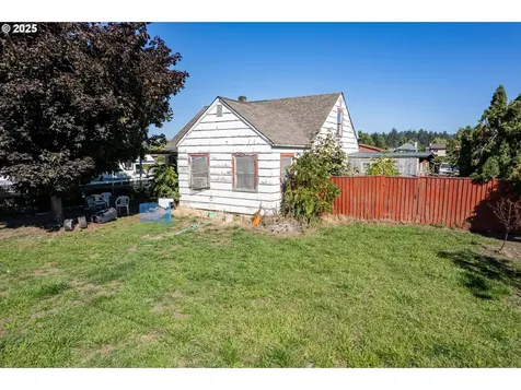 945 S 43rd Street Springfield OR 97478