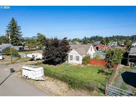 945 S 43rd Street Springfield OR 97478