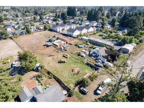 945 S 43rd Street Springfield OR 97478