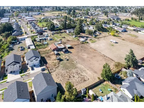 945 S 43rd Street Springfield OR 97478