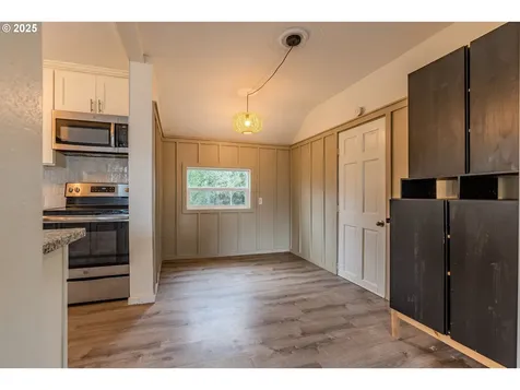 127 Ash Avenue Wood Village OR 97060