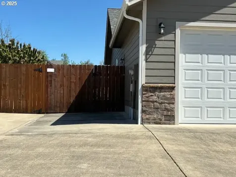 401 Serengeti Drive Winston OR 97496