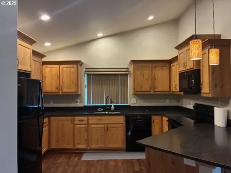 401 Serengeti Drive Winston OR 97496