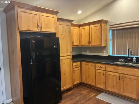 401 Serengeti Drive Winston OR 97496