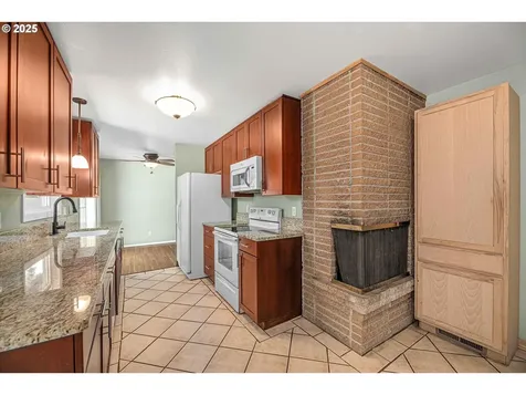 16327 SE Morrison Street Portland OR 97233