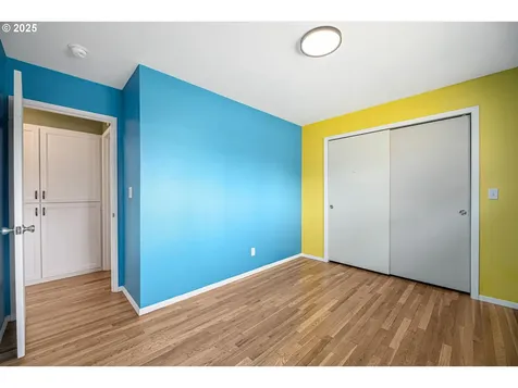 16327 SE Morrison Street Portland OR 97233