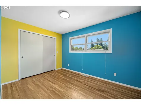 16327 SE Morrison Street Portland OR 97233