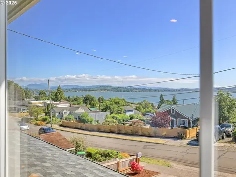811 Glasgow Avenue Astoria OR 97103