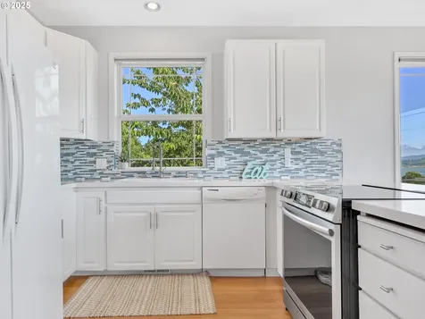 811 Glasgow Avenue Astoria OR 97103