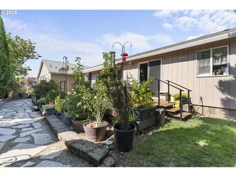 12002 Rees Street NE Donald OR 97020