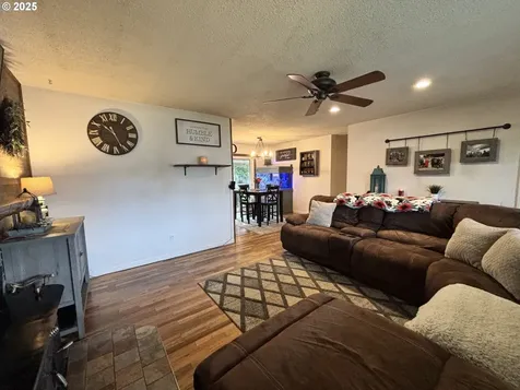 238 S P Street Cottage Grove OR 97424