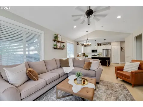18850 Tanoak Way Oregon City OR 97045