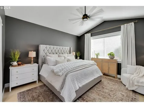 18850 Tanoak Way Oregon City OR 97045