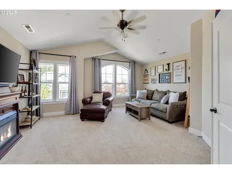 18850 Tanoak Way Oregon City OR 97045