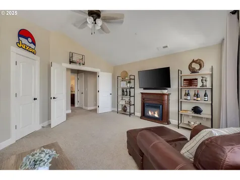 18850 Tanoak Way Oregon City OR 97045