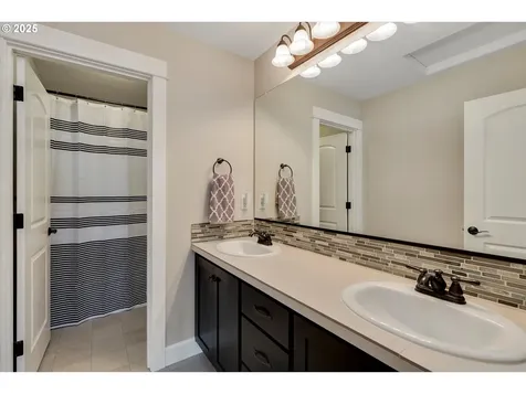 18850 Tanoak Way Oregon City OR 97045
