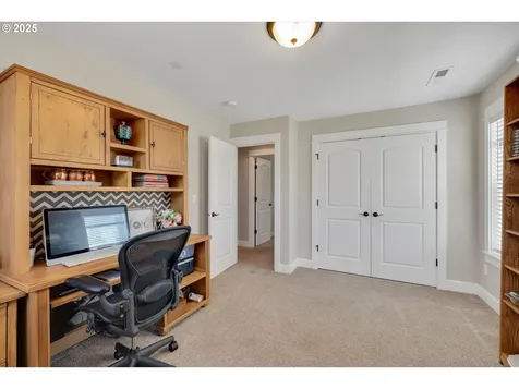 18850 Tanoak Way Oregon City OR 97045