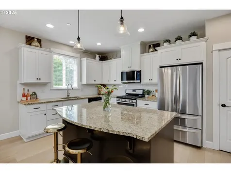 18850 Tanoak Way Oregon City OR 97045