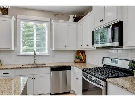 18850 Tanoak Way Oregon City OR 97045
