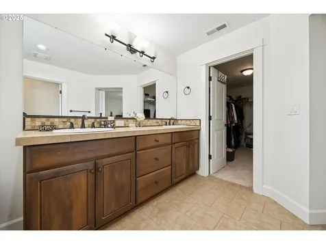 17213 NW Oak Creek Drive Portland OR 97229