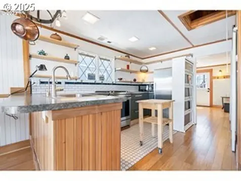 1815 N Jantzen Avenue Portland OR 97217