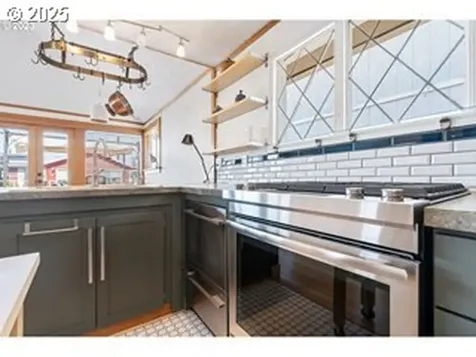 1815 N Jantzen Avenue Portland OR 97217