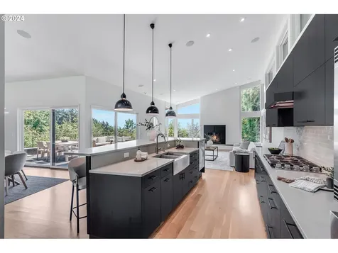 4255 SW Bertha Avenue Portland OR 97239