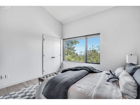 4255 SW Bertha Avenue Portland OR 97239
