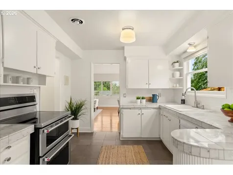 5922 SW 47th Avenue Portland OR 97221
