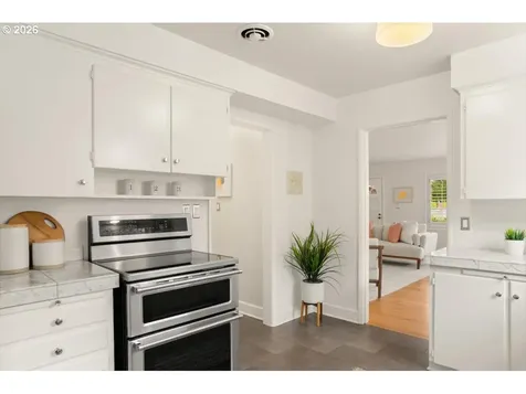 5922 SW 47th Avenue Portland OR 97221