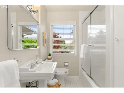 5922 SW 47th Avenue Portland OR 97221