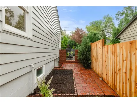 5922 SW 47th Avenue Portland OR 97221