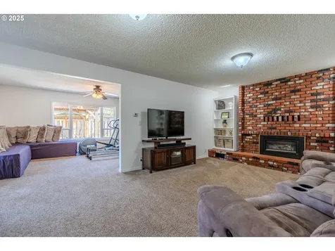 3727 SE Spruce Street Hillsboro OR 97123