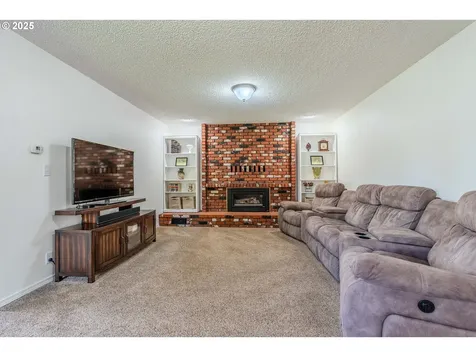 3727 SE Spruce Street Hillsboro OR 97123