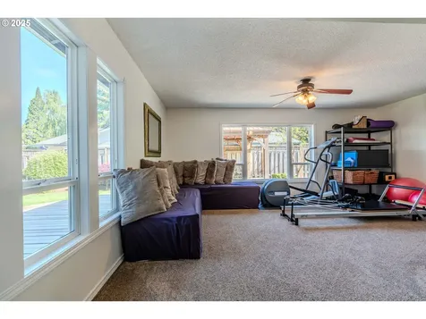 3727 SE Spruce Street Hillsboro OR 97123