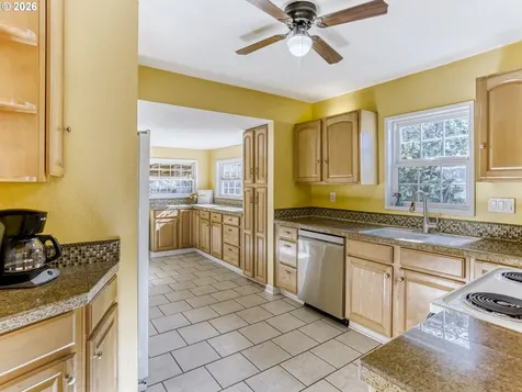 152 NE 5th Avenue Canby OR 97013