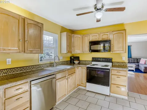 152 NE 5th Avenue Canby OR 97013